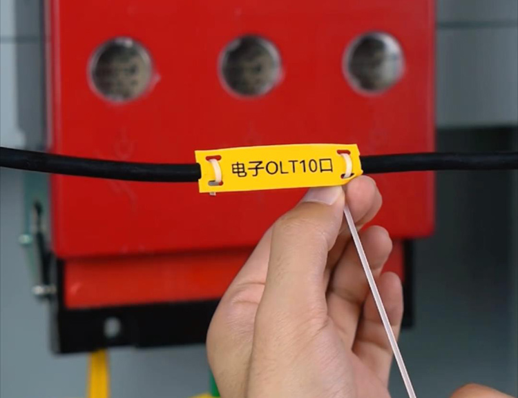 阻燃無鹵，用碩方4孔電纜標識牌標記線路帶來滿滿的安全感